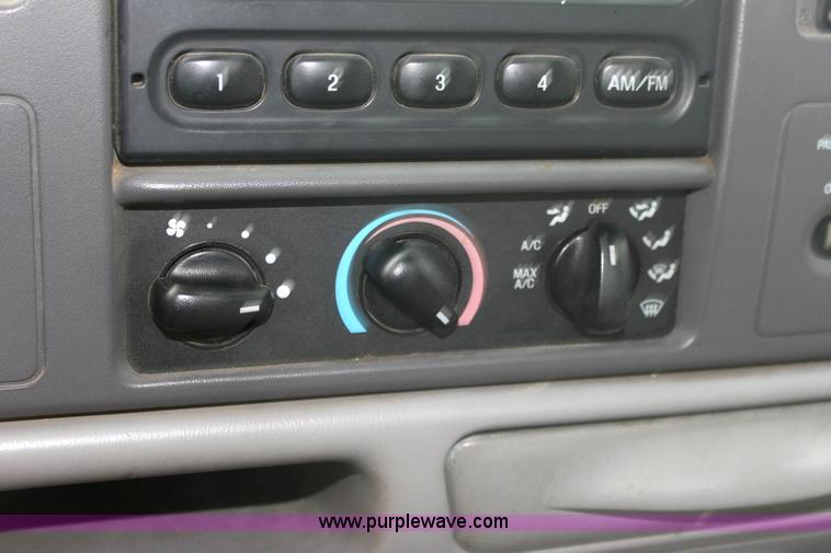 image for item 6275 2000 Ford F250 XL Super Duty pickup truck