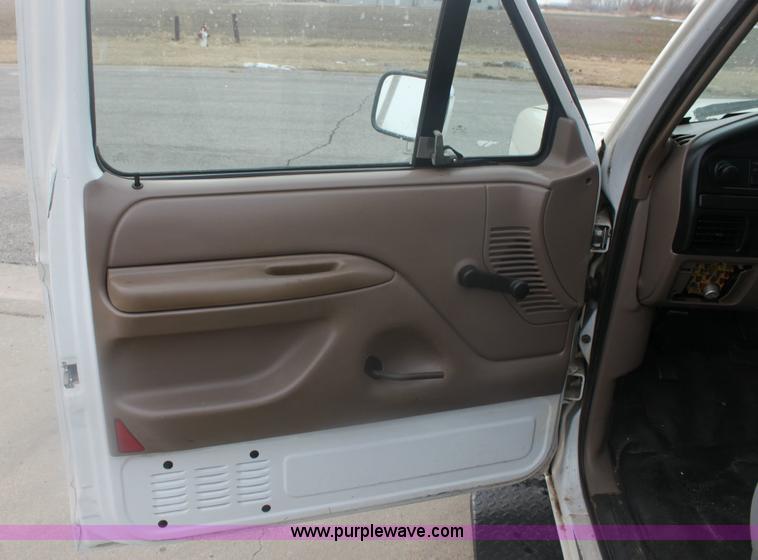 image for item 6279 1996 Ford F350 XL crew cab pickup truck