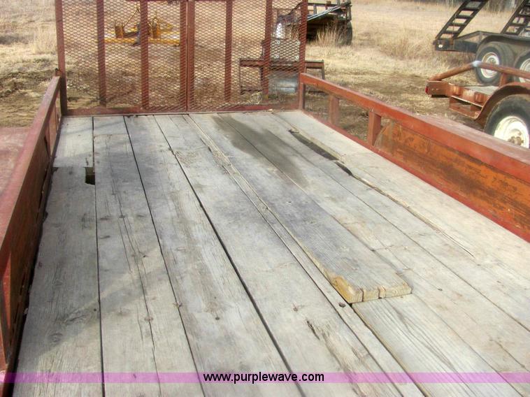 image for item 6827 2002 tandem axle car trailer