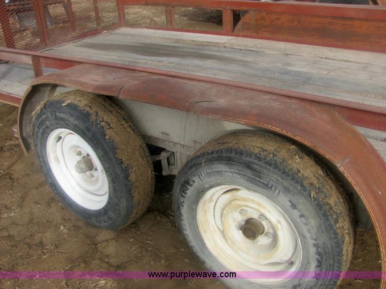 image for item 6827 2002 tandem axle car trailer