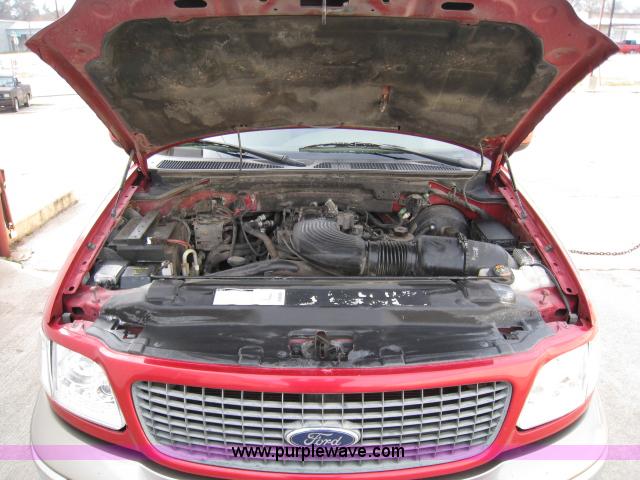 image for item 8114 2000 Ford Expedition Eddie Bauer SUV