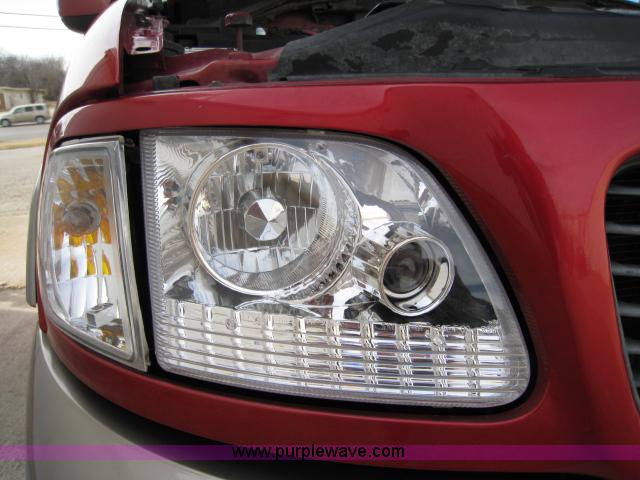 image for item 8114 2000 Ford Expedition Eddie Bauer SUV