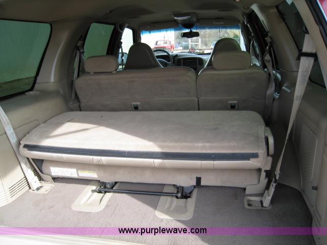 image for item 8114 2000 Ford Expedition Eddie Bauer SUV
