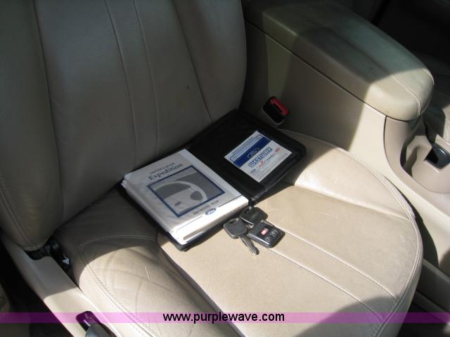 image for item 8114 2000 Ford Expedition Eddie Bauer SUV