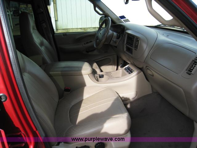 image for item 8114 2000 Ford Expedition Eddie Bauer SUV