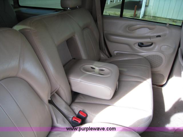 image for item 8114 2000 Ford Expedition Eddie Bauer SUV