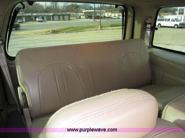 image for item 8114 2000 Ford Expedition Eddie Bauer SUV