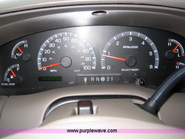 image for item 8114 2000 Ford Expedition Eddie Bauer SUV