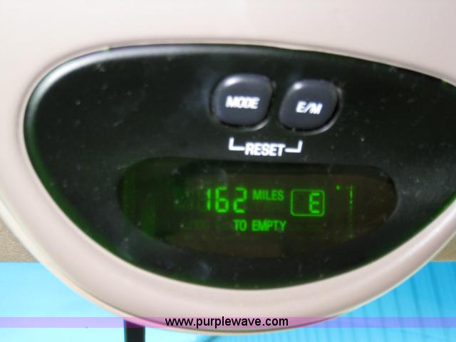 image for item 8114 2000 Ford Expedition Eddie Bauer SUV