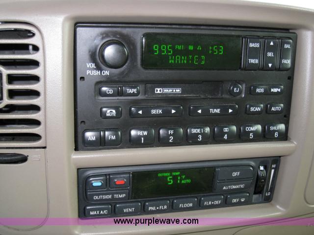 image for item 8114 2000 Ford Expedition Eddie Bauer SUV