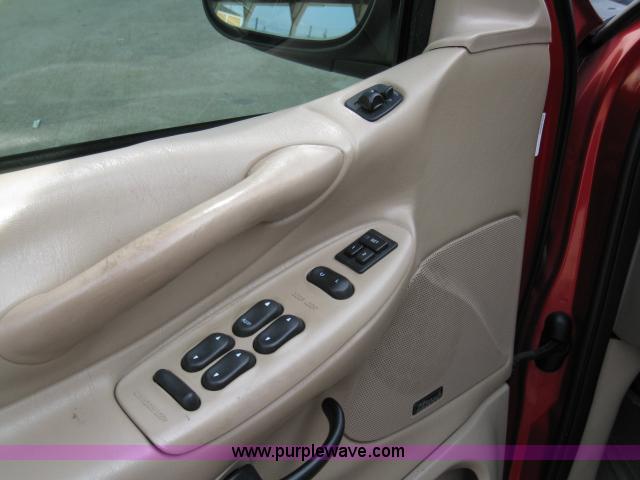 image for item 8114 2000 Ford Expedition Eddie Bauer SUV