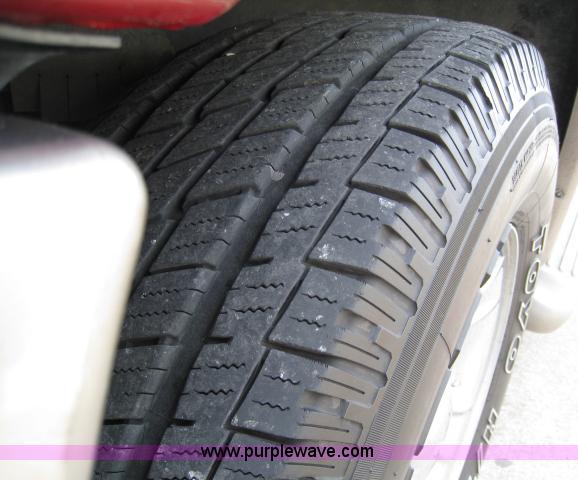 image for item 8114 2000 Ford Expedition Eddie Bauer SUV