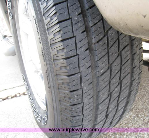 image for item 8114 2000 Ford Expedition Eddie Bauer SUV