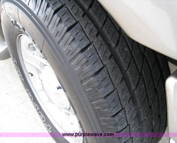 image for item 8114 2000 Ford Expedition Eddie Bauer SUV