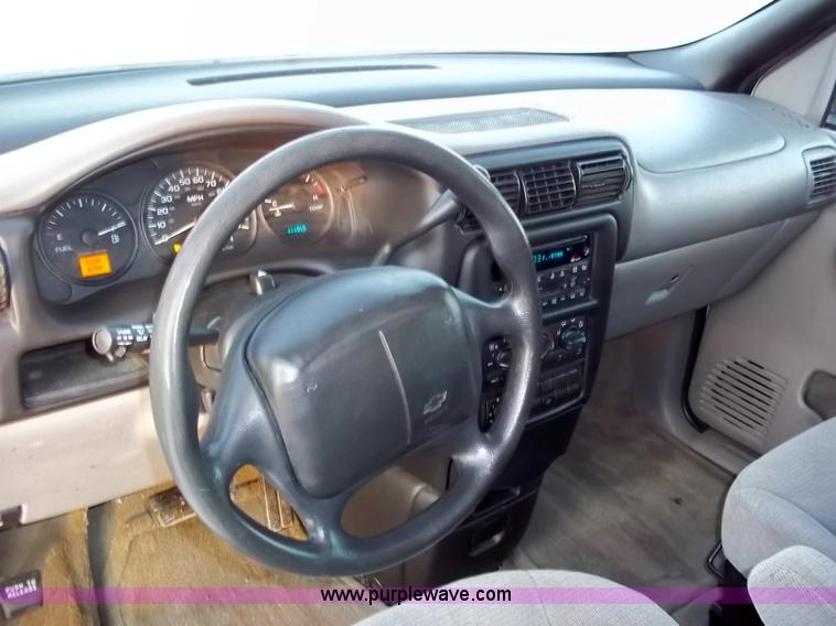 image for item 9002 2001 Chevrolet Venture LS seven passenger mini van