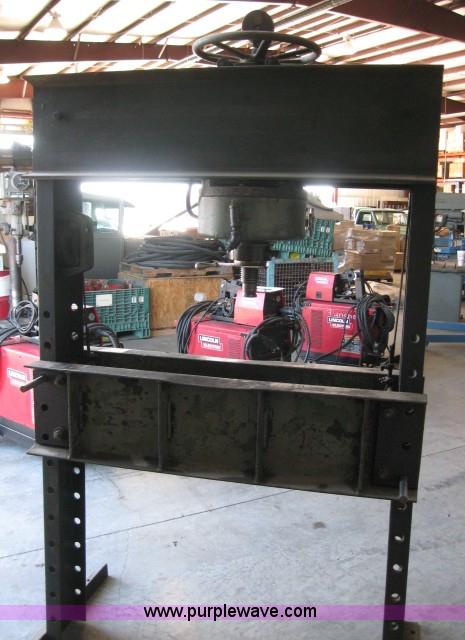 image for item 9597 Hydraulic shop press