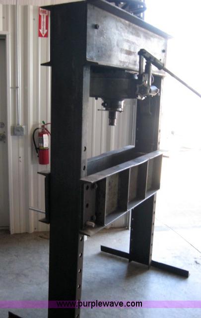 image for item 9597 Hydraulic shop press