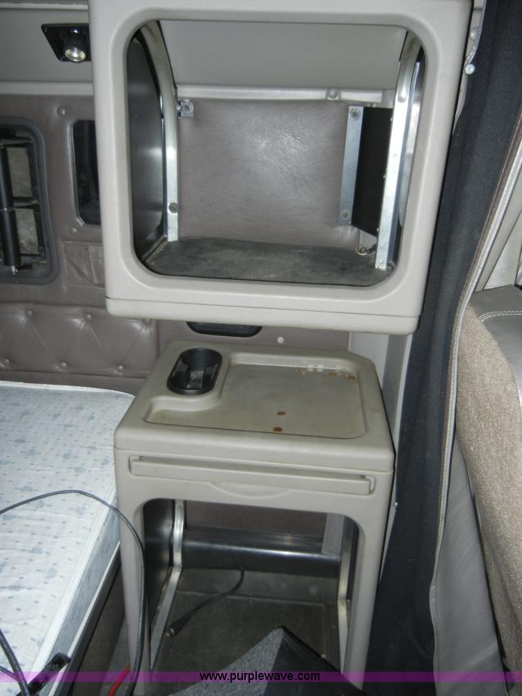 image for item 2422 2000 International 9400i Eagle semi truck