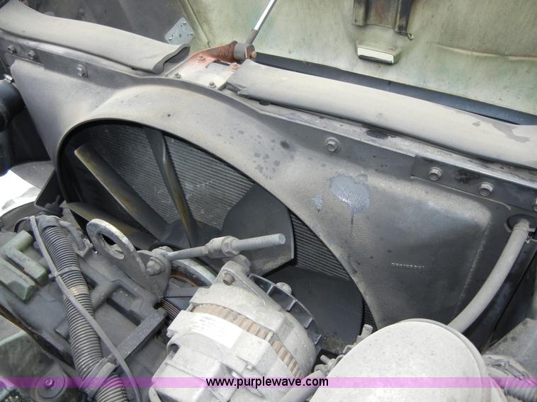 image for item 2422 2000 International 9400i Eagle semi truck