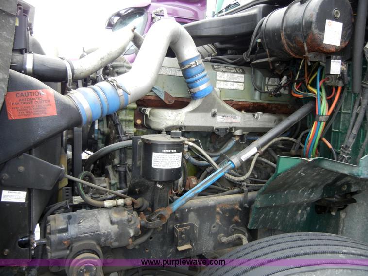 image for item 2422 2000 International 9400i Eagle semi truck