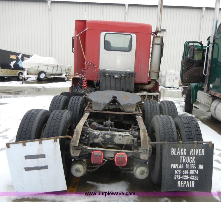 image for item 2423 1994 Kenworth T 600B