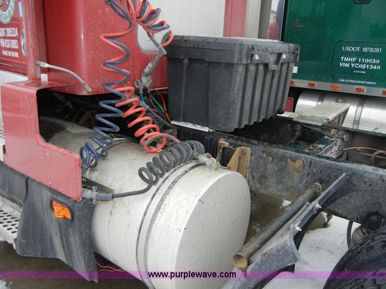 image for item 2423 1994 Kenworth T 600B