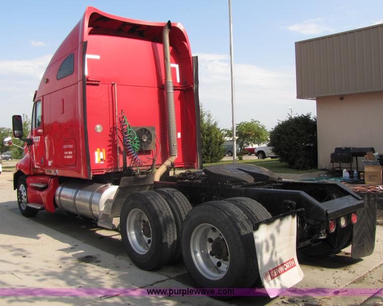 image for item 9054 2004 Kenworth T2000 semi truck