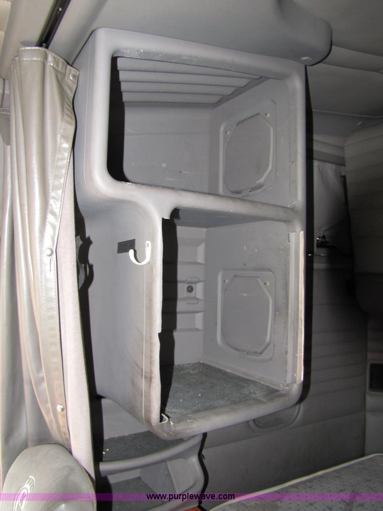 image for item 9054 2004 Kenworth T2000 semi truck