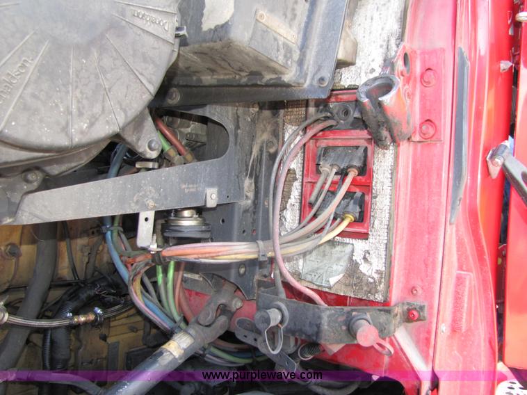 image for item 9054 2004 Kenworth T2000 semi truck