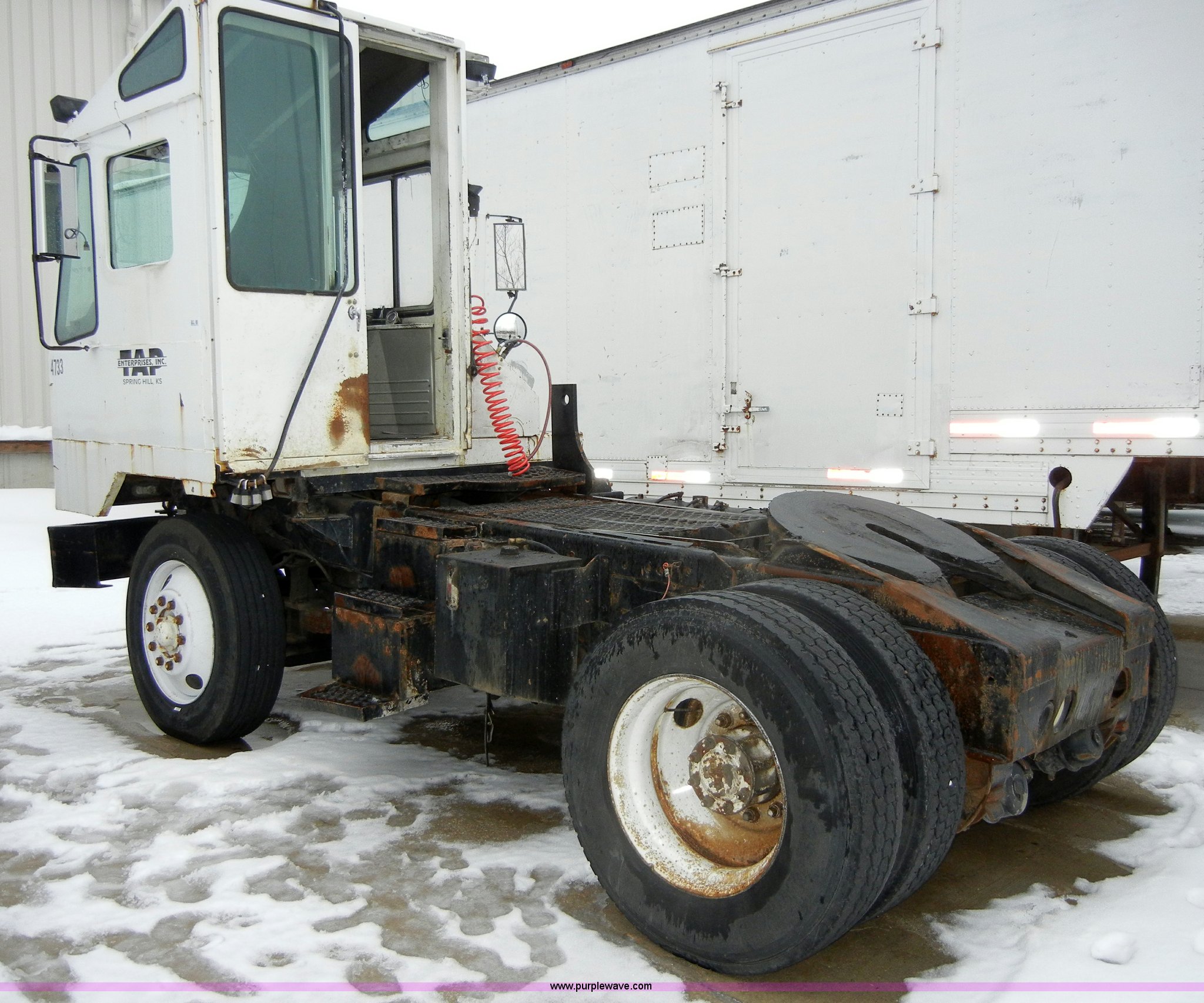 1997 Ottawa 30 Yard Dog in Spring Hill, KS Item 2421 sold Purple Wave