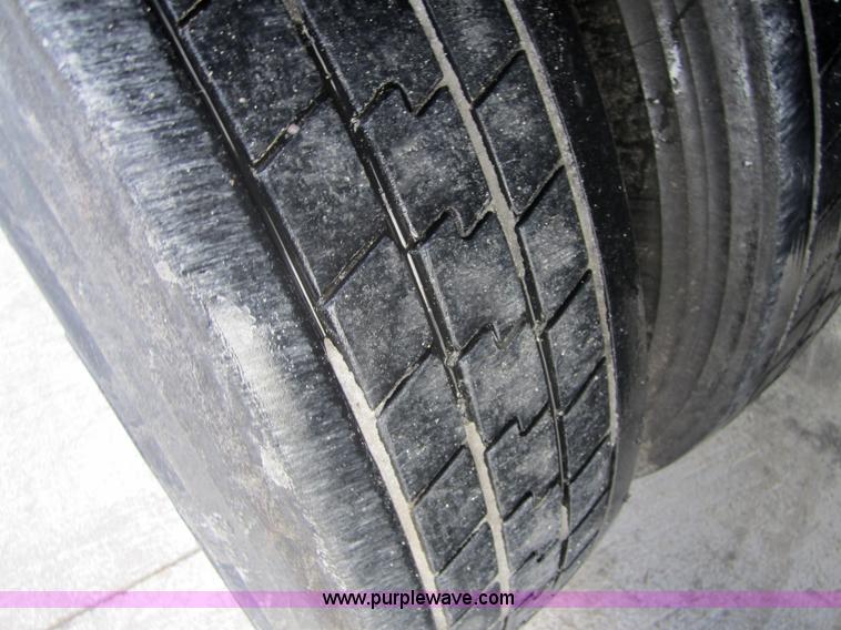 image for item 3039 1997 Trailmobile 53' dry van semi-trailer