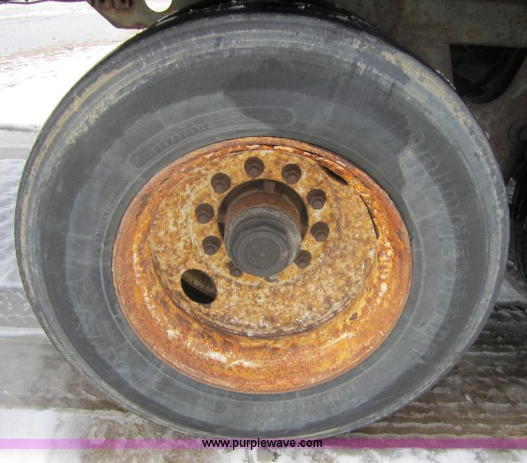 image for item 3040 1998 Great Dane 7411TJWA 53' dry van semi-trailer