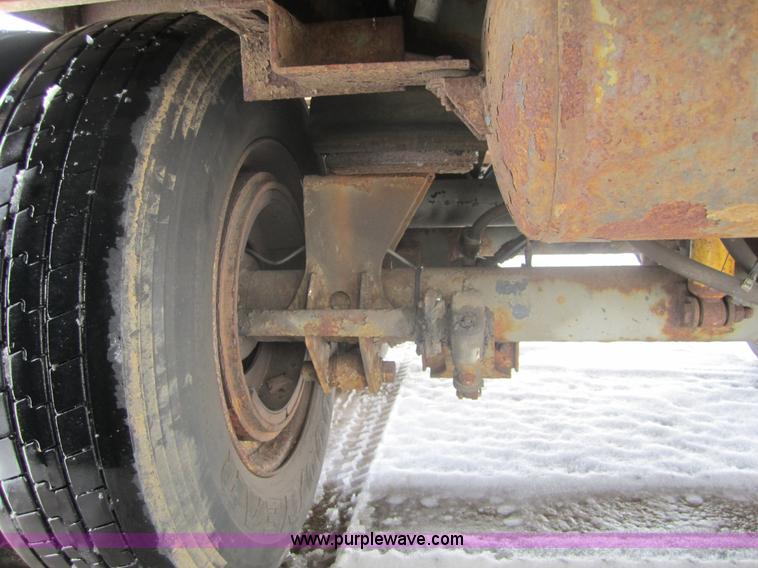 image for item 3040 1998 Great Dane 7411TJWA 53' dry van semi-trailer