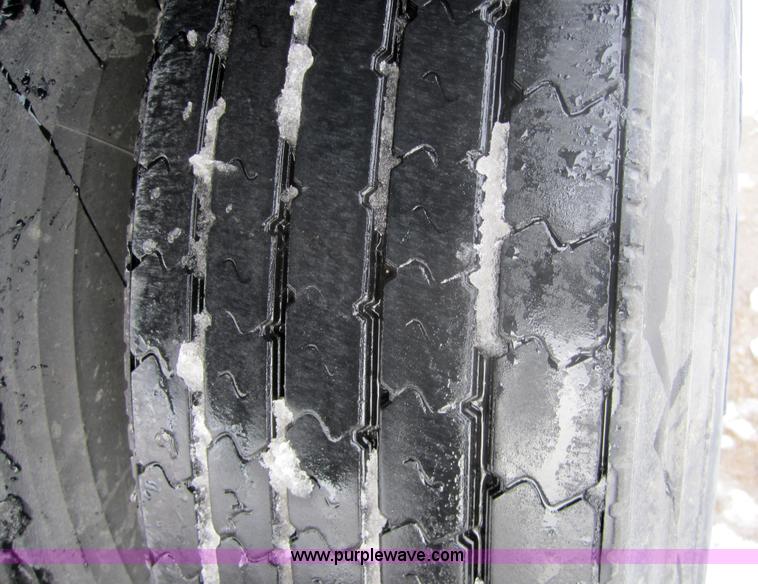 image for item 3041 1998 Great Dane 7411TJWA 53' dry van semi-trailer