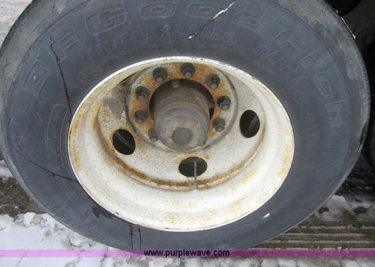 image for item 3041 1998 Great Dane 7411TJWA 53' dry van semi-trailer