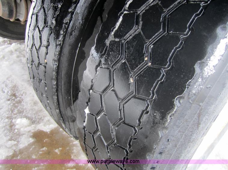 image for item 3042 1998 Great Dane 7411TJWA 53' dry van semi-trailer