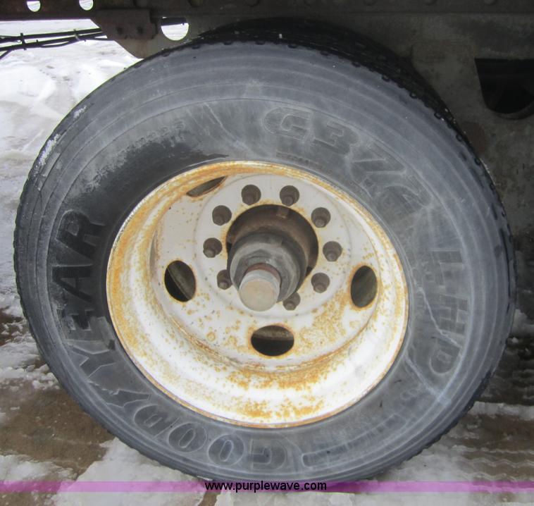 image for item 3042 1998 Great Dane 7411TJWA 53' dry van semi-trailer