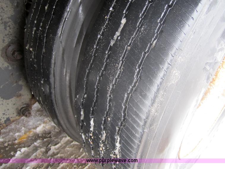 image for item 3044 1998 Great Dane 7411TJWA 53' dry van semi-trailer