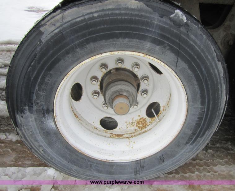 image for item 3047 1998 Great Dane 7411TJWA 53' dry van semi-trailer