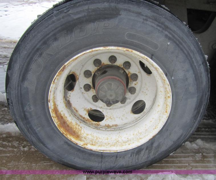 image for item 3048 1998 Great Dane 7411TJWA 53' dry van semi-trailer