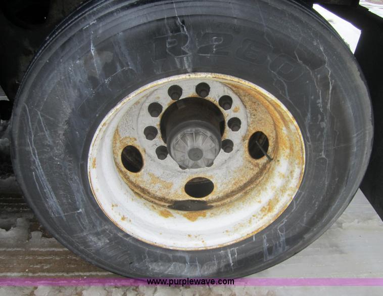 image for item 3049 1998 Great Dane 7411TJWA 53' dry van semi-trailer