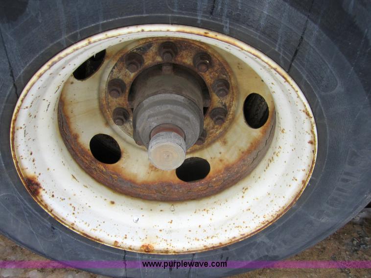 image for item 3051 1998 Great Dane 7411TJWA 53' dry van semi-trailer