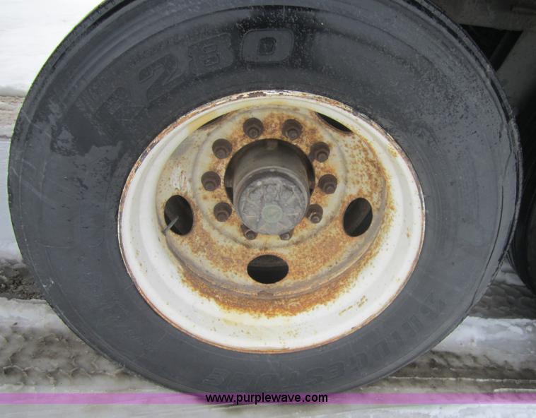 image for item 3052 1998 Great Dane 7411TJWA 53' dry van semi-trailer