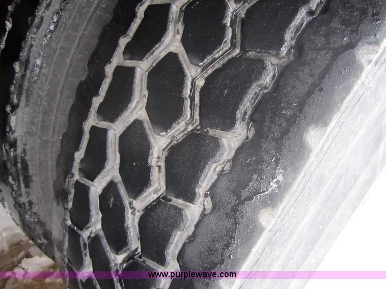 image for item 3053 1998 Great Dane 7411TJWA 53' dry van semi-trailer