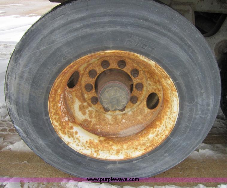 image for item 3053 1998 Great Dane 7411TJWA 53' dry van semi-trailer