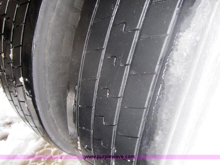 image for item 3056 1997 Trailmobile 53' dry van semi-trailer