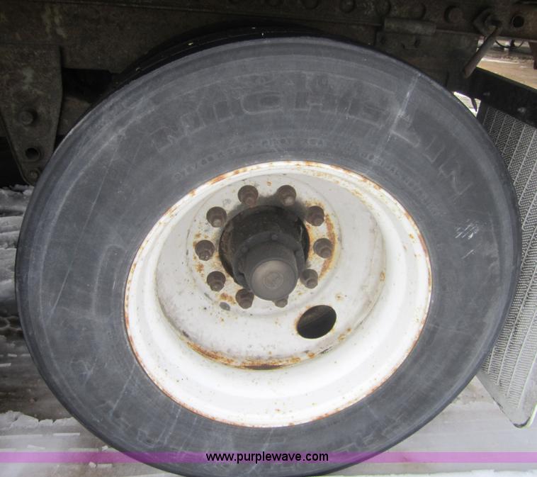 image for item 3056 1997 Trailmobile 53' dry van semi-trailer