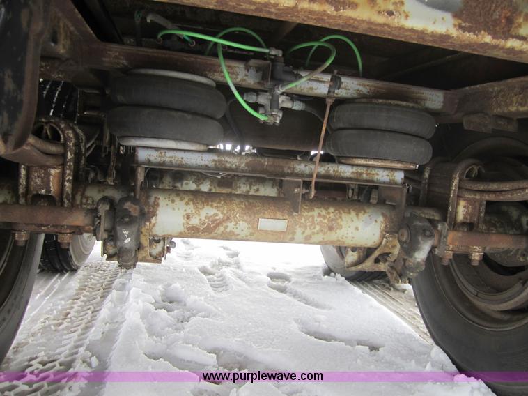 image for item 3056 1997 Trailmobile 53' dry van semi-trailer