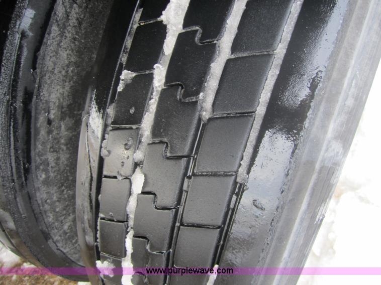 image for item 3057 2000 Trailmobile 53' dry van semi-trailer