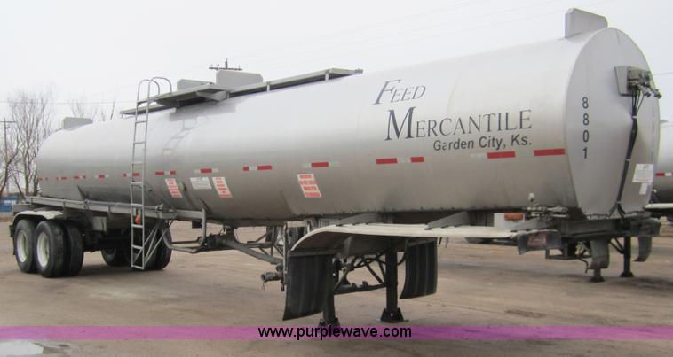 image for item 3305 1988 Acro stainless steel tanker trailer